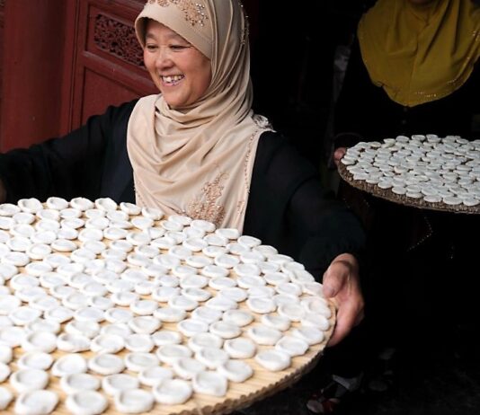 Maximizing Your Dirham During the Eid Holiday: Tips and Tricks to Save Money without Compromising on Celebratory Fervor